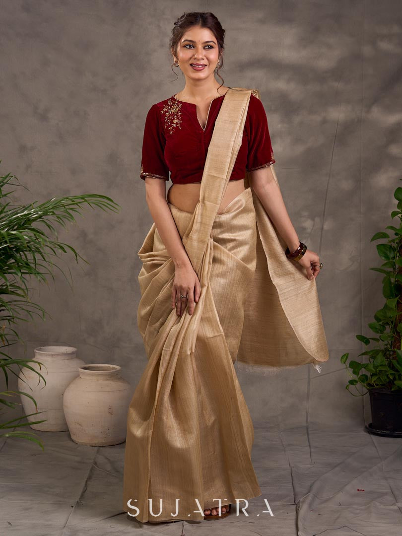 Blouse en velours bordeaux avec broderie artisanale dorée vieillie