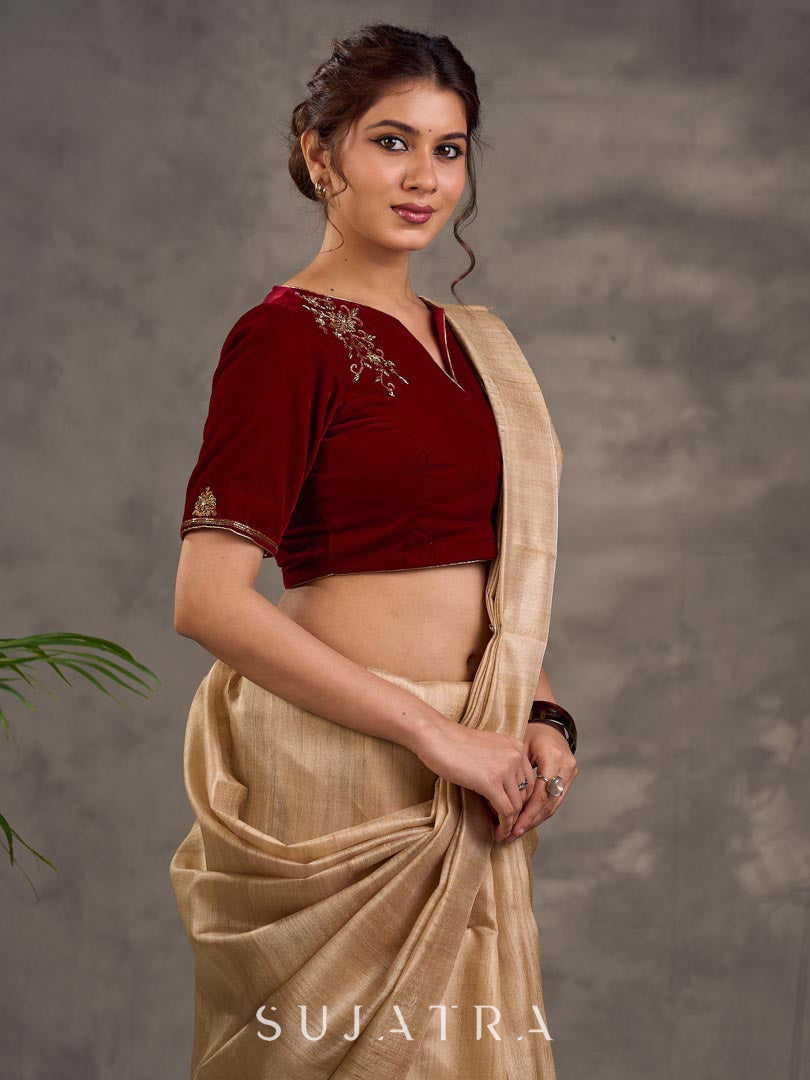 Blouse en velours bordeaux avec broderie artisanale dorée vieillie