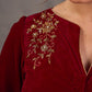 Blouse en velours bordeaux avec broderie artisanale dorée vieillie