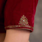 Blouse en velours bordeaux avec broderie artisanale dorée vieillie