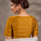 Blouse à encolure cœur en mélange coton et soie moutarde avec broderie buti perlée