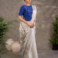 Blouse en mélange de coton et soie bleu roi, manches courtes, col et bordures de manches brodés de miroirs