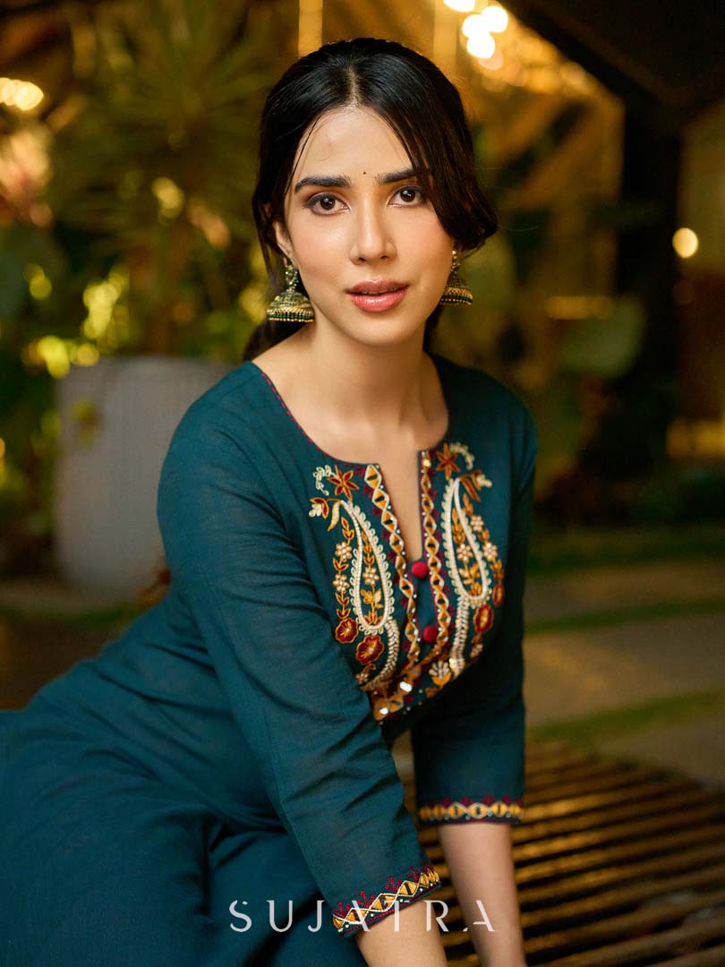 Graceful Teal Cotton Kurta Adorned with Intricate Paisley Embroidery