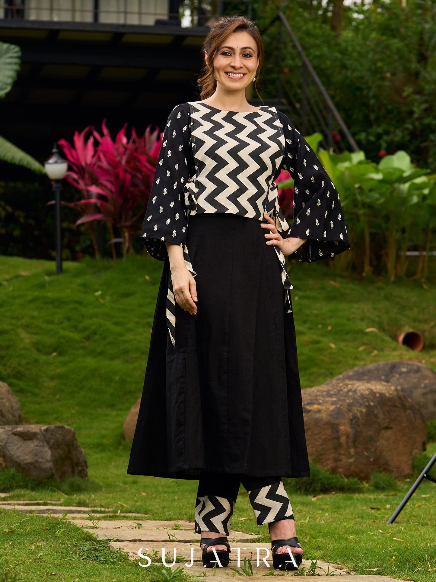 Contemporary Black Panel Kurta featuring Zigzag Tie Panel and Intricate Embroidered Sleeves