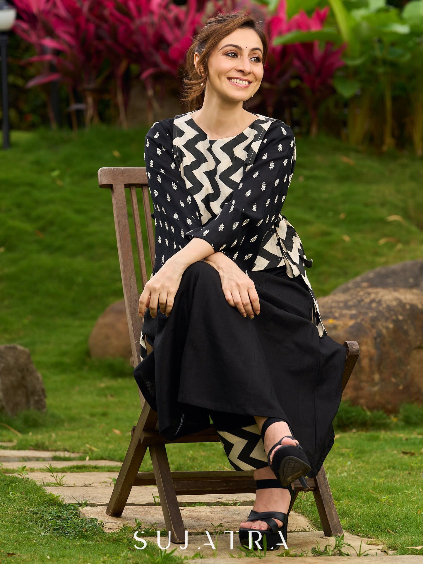 Contemporary Black Panel Kurta featuring Zigzag Tie Panel and Intricate Embroidered Sleeves