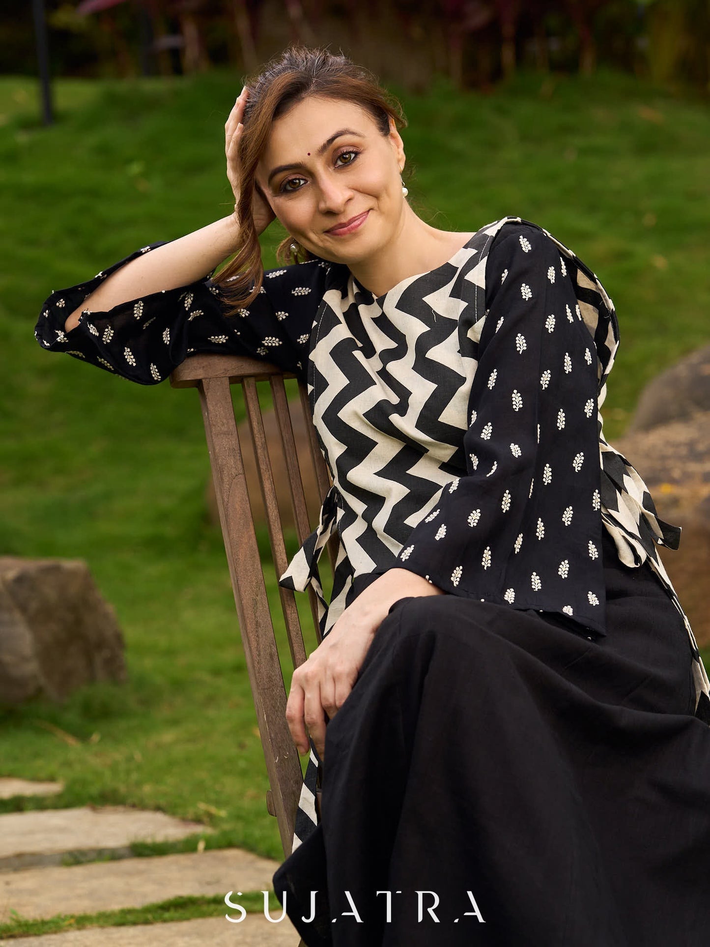 Contemporary Black Panel Kurta featuring Zigzag Tie Panel and Intricate Embroidered Sleeves