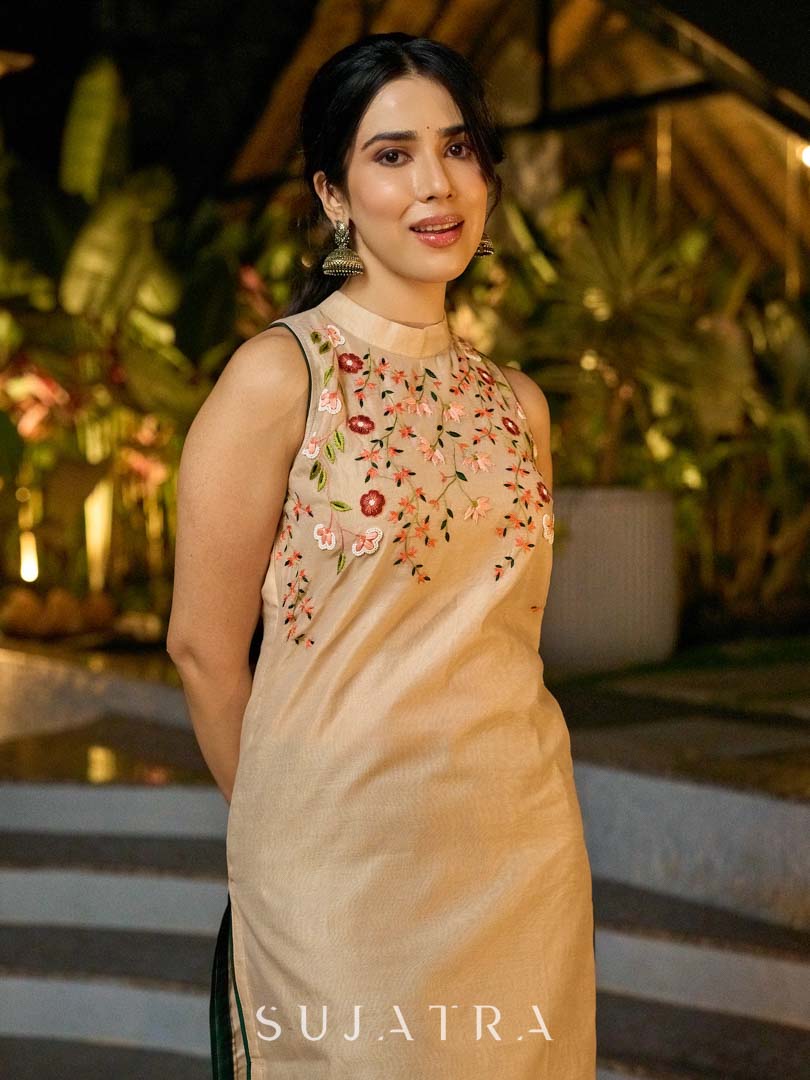 Chic Sleeveless Chanderi Beige Kurta with Minimal Floral Hand Embroidery
