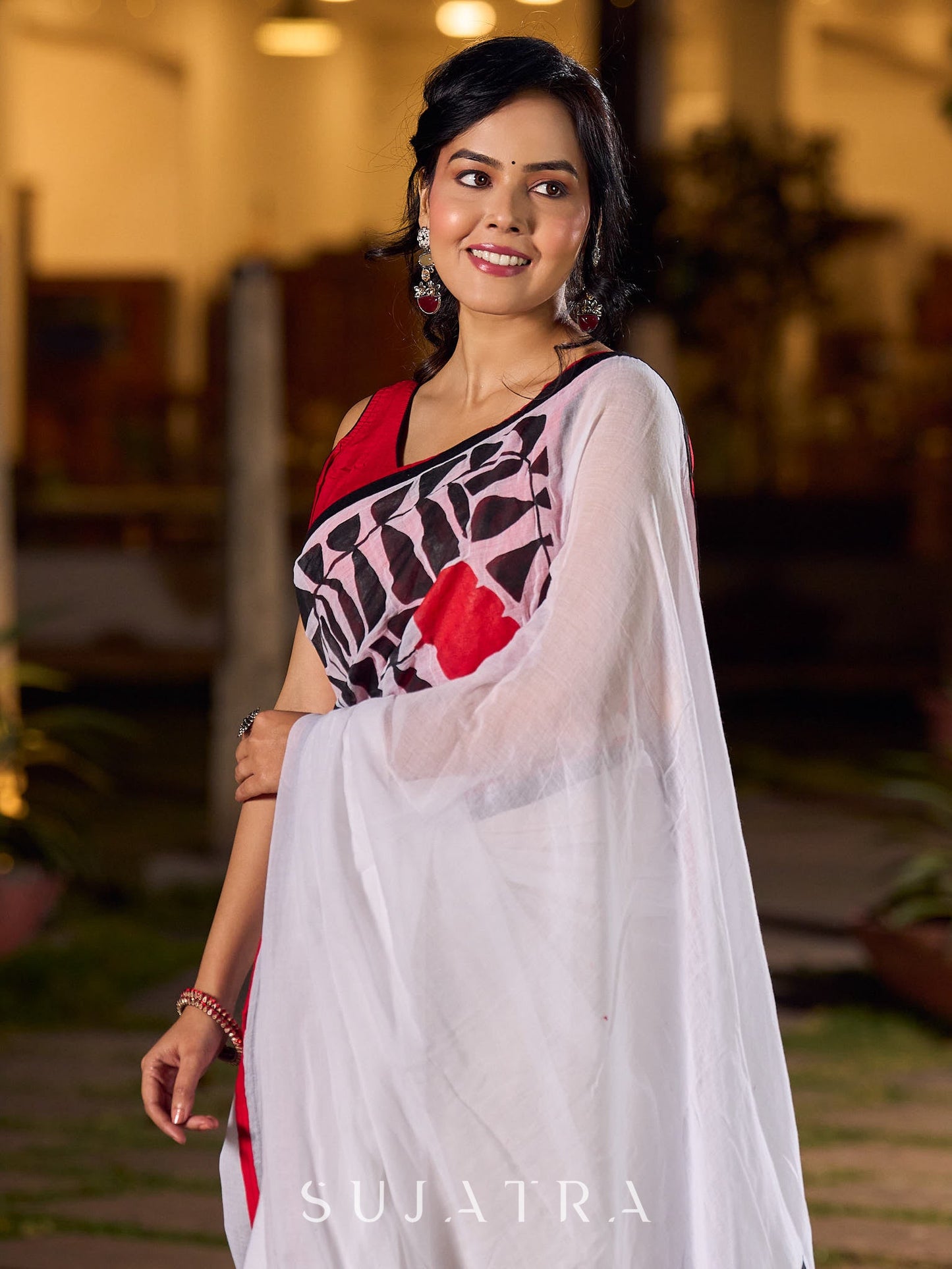 Classic White Mul Cotton Saree with Bold Hand Painting