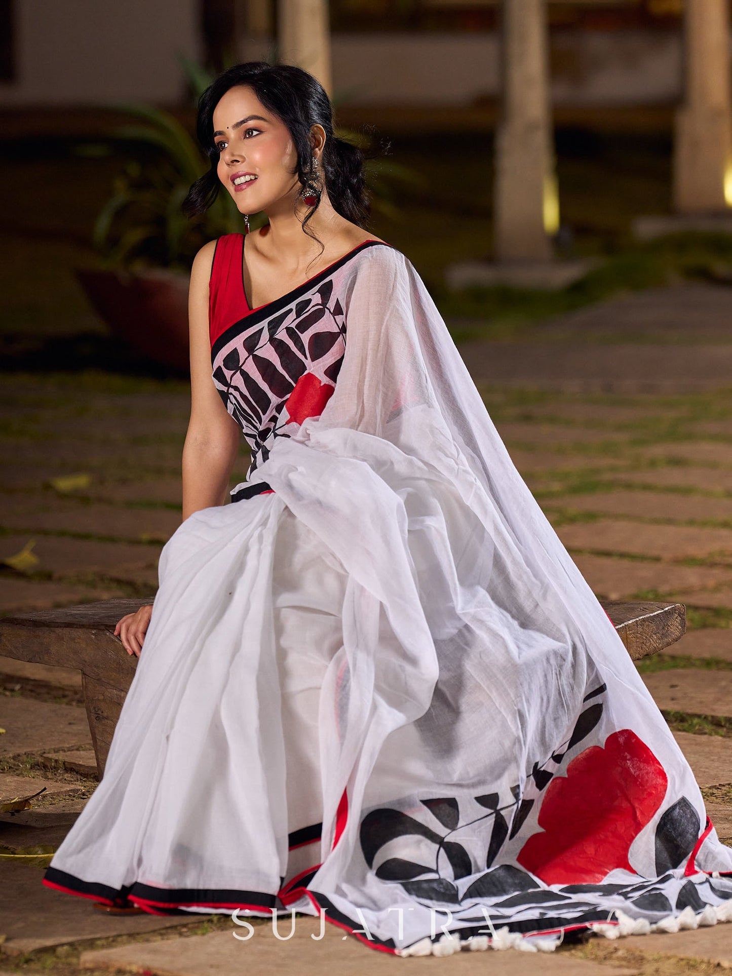 Classic White Mul Cotton Saree with Bold Hand Painting