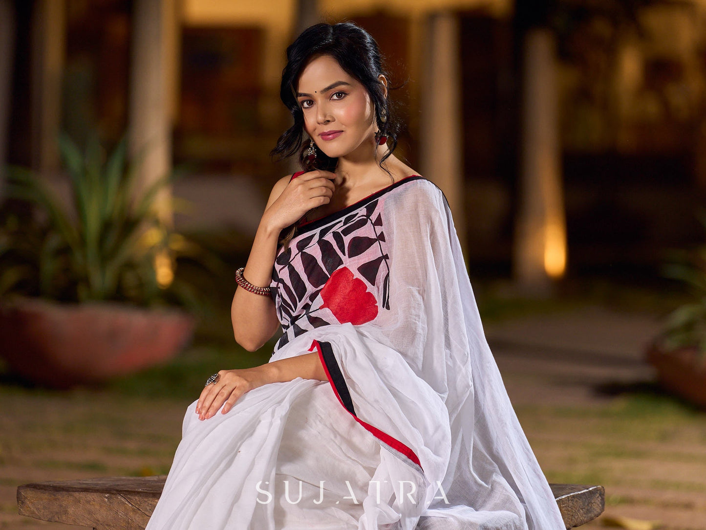Classic White Mul Cotton Saree with Bold Hand Painting