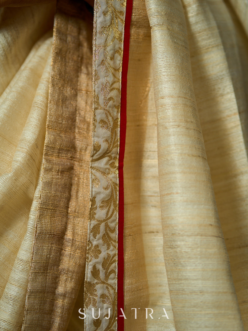 Elegant Off-White Ghicha Silk Saree with Benarasi Brocade Border and Contrast Red Piping Detail