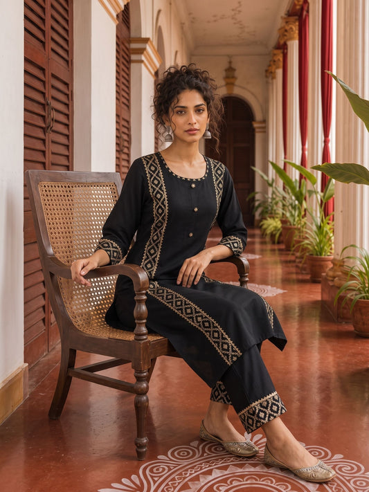 Élégant kurta en coton noir avec bordure en panneau Banarasi ornée de dentelles dorées