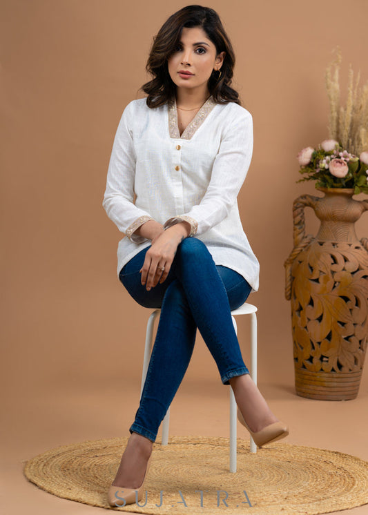 White cotton top with embroidered lace collar