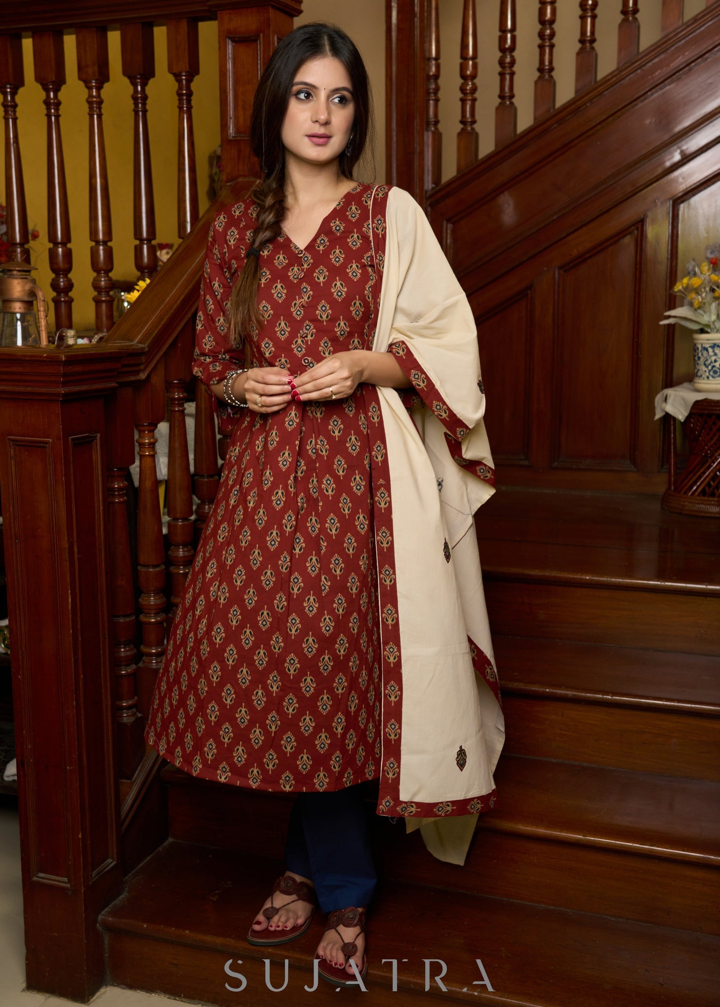 Smart maroon printed cotton kurta, perfectly paired with an exquisite appliqué work stole - Pants Optional