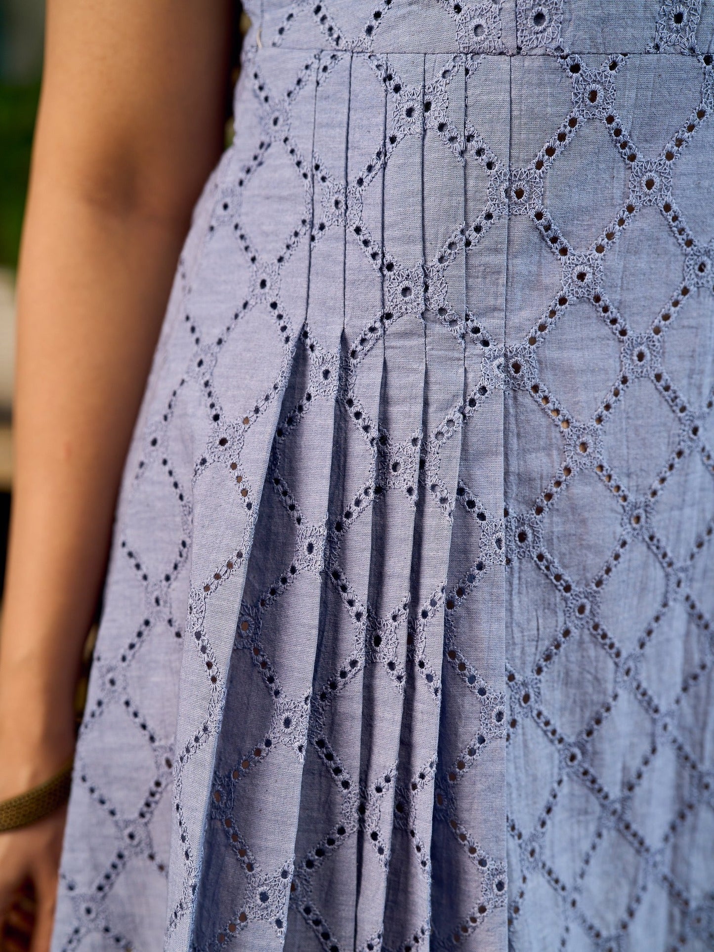 Dreamy grey-to-yellow ombré dress featuring delicate hakoba and graceful pleated detailing.
