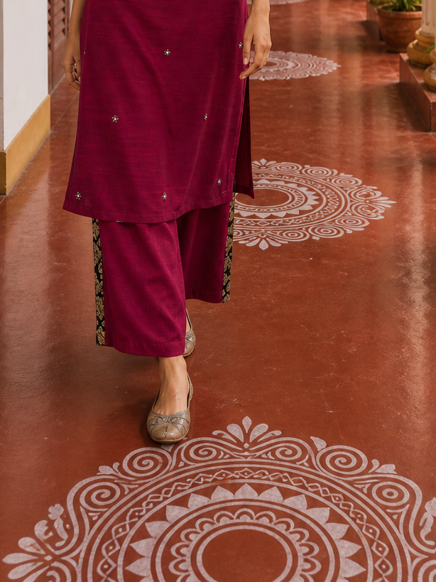 Elegant Magenta Textured Kurta with Black Gold Brocade V-Neck Panel & Contrast Sleeve Cuffs
