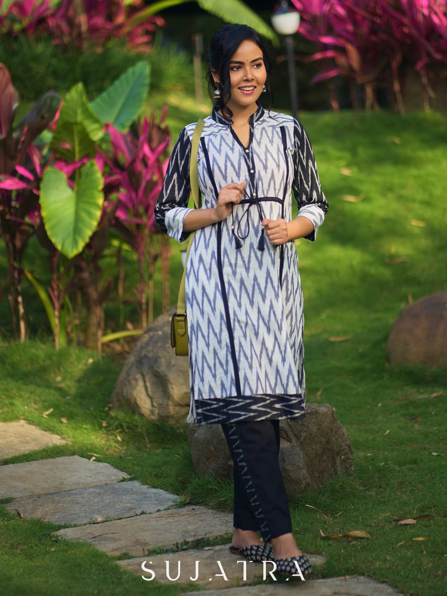 Monochrome Ikat Kurta in Handloom Cotton Weave