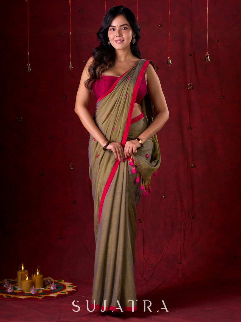 Olive Harmony Dual-Tone Mul Cotton Saree with Fuchsia Border & Graceful Floral Embroidered Pallu