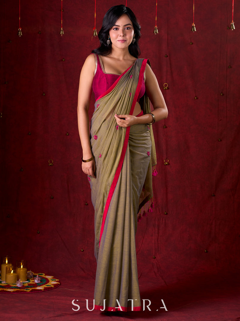 Olive Harmony Dual-Tone Mul Cotton Saree with Fuchsia Border & Graceful Floral Embroidered Pallu