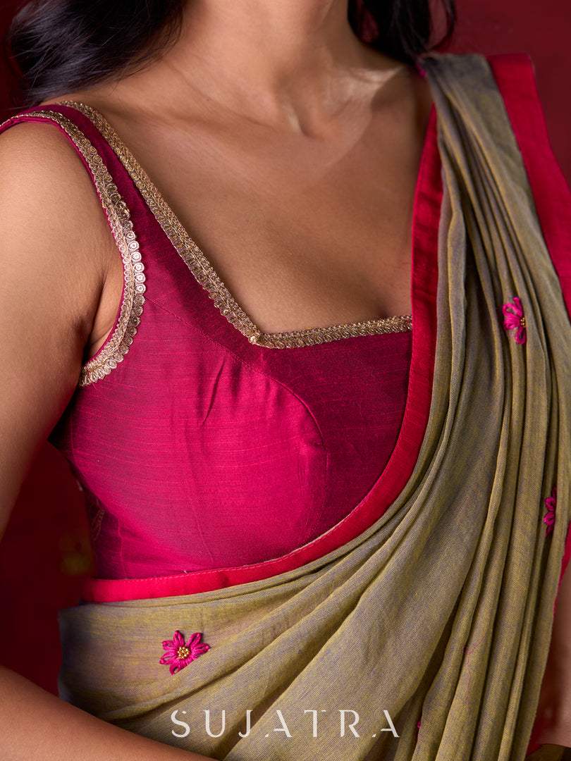Olive Harmony Dual-Tone Mul Cotton Saree with Fuchsia Border & Graceful Floral Embroidered Pallu