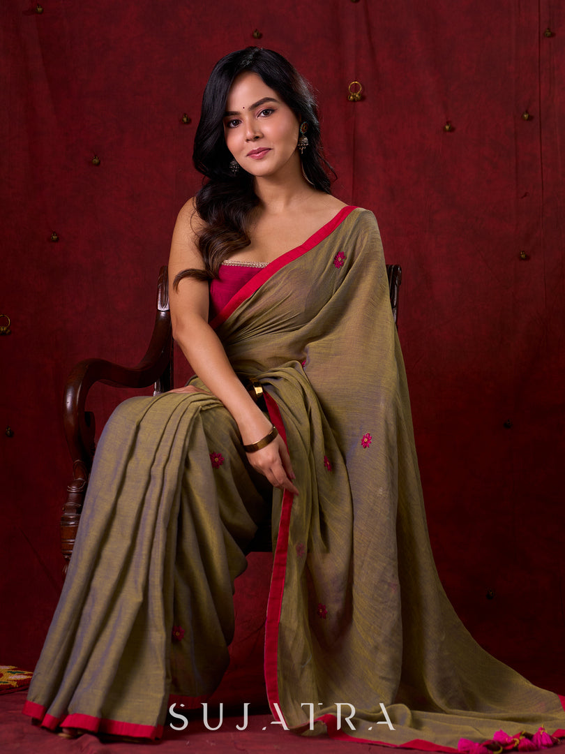 Olive Harmony Dual-Tone Mul Cotton Saree with Fuchsia Border & Graceful Floral Embroidered Pallu