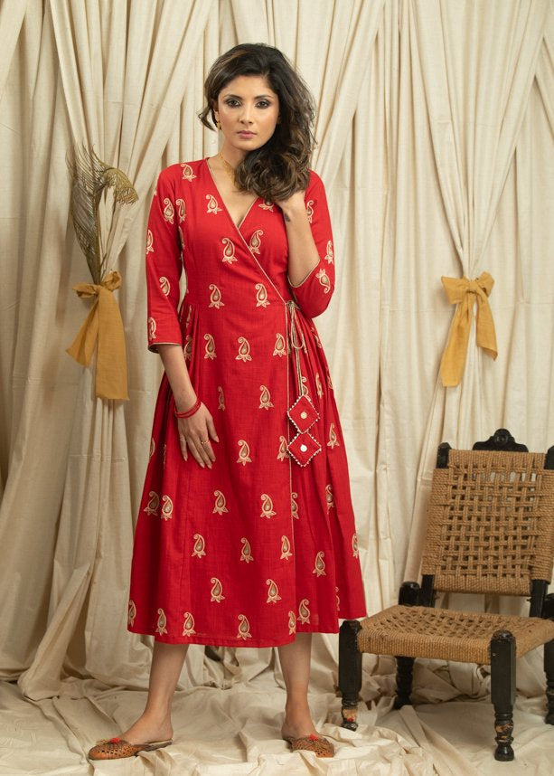 Exclusive red cotton dress with embroidered motifs